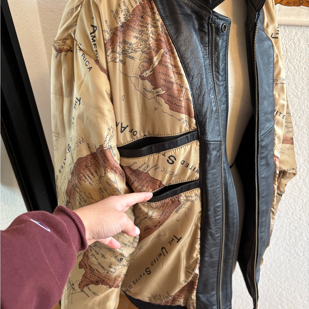 Leather flight jacket - Picture 11 of 13